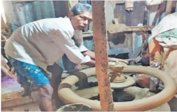 Mahashivaratri is coming: Potters busy preparing lamps