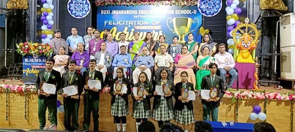 ବିଜେଇଏମ୍ ସ୍କୁଲ-୨ର ଦଶମ ଓ ଦ୍ବାଦଶ ଶ୍ରେଣୀର କୃତୀ ଛାତ୍ରଛାତ୍ରୀମାନଙ୍କୁ ସମ୍ବର୍ଦ୍ଧନା