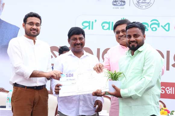 ଯୁବ ସମାଜସେବୀ ରଞ୍ଜନ ମହାପାତ୍ରଙ୍କୁ ପ୍ରକୃତି ବନ୍ଧୁ ପୁରସ୍କାର
