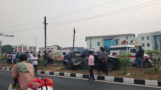 ଏକ ମର୍ମନ୍ତୁଦ ସଡ଼କ ଦୁର୍ଘଟଣାରେ ପ୍ରାତଃଭ୍ରମଣ କରୁଥିବା ୨ ମହିଳା ସମେତ ଜଣେ ଛାତ୍ରଙ୍କ ମୃତ୍ୟୁ