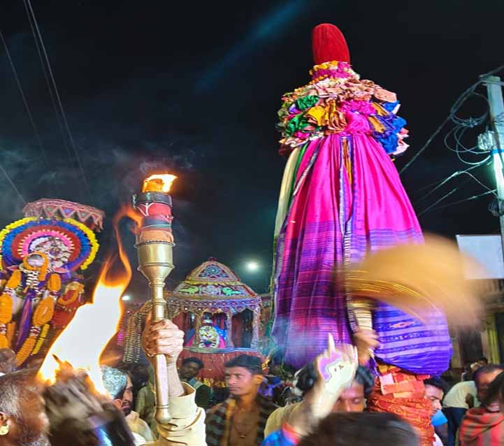 ଚାଚେରୀ ଖିଆକୁ ବାହାରିଲେ ମା’ଭଗବତୀ