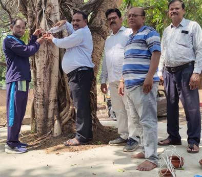 ଜନ୍ମଦିନରେ ପ୍ରାଣୀ ସୁରକ୍ଷା ଓ ପରିବେଶ ସଚେତନତା ଗଛରେ ମାଟିପାତ୍ର ବାନ୍ଧିଲେ ଯୁବ ସମାଜସେବୀ ଅସୀମ ଭୋଇ
