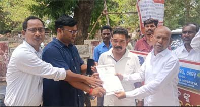 ଧର୍ମଗଡ଼ ଉପଖଣ୍ଡ ଚିକତ୍ସାଳୟ ର ରକ୍ତ ଭଣ୍ଡାର  ପୁନଃ କାର୍ଯ୍ୟକ୍ଷମ ପାଇଁ ଡିଫାଇନ କଳାହାଣ୍ଡି ତରଫରୁ ଦାବି ପତ୍ର ପ୍ରଦାନ