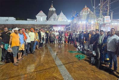 ନୀଳାଦ୍ରି ବିଜେ ପରେ ପୁରୀ ବଡ଼ ଦାଣ୍ଡରେ ଆଞ୍ଚଳିକ ବିକାଶ ପରିଷଦର ସ୍ୱଚ୍ଛତା କାର୍ଯ୍ୟକ୍ରମ