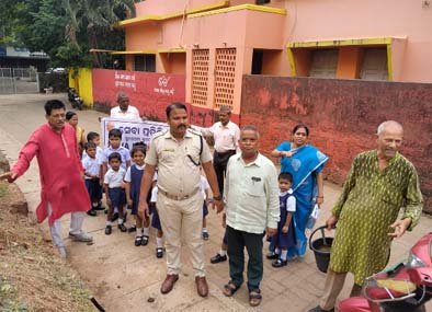 କୁନି କୁନି ଶିଶୁ ଗହଣରେ ବୃକ୍ଷ ରୋପଣ କରିଲେ ସେବା ପ୍ରତିନିଧି