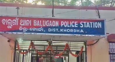 ନିଶାଶକ୍ତ ଯୁବକକୁ ଉଦ୍ଧାର କରି ଚିକିତ୍ସା ପରେ ଘରକୁ ପଠାଇଲା ବାଲୁଗାଁ ପୋଲିସ