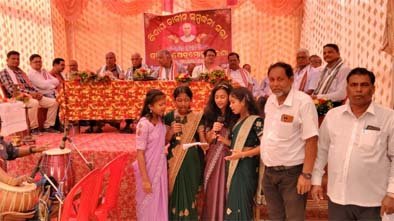 ଆଦର୍ଶ ପ୍ରଧାନଶିକ୍ଷକଙ୍କ ଅବସରକାଳୀନ ବିଦାୟ ସମ୍ବର୍ଦ୍ଧନା ମହାପୁରୁଷଙ୍କ ପ୍ରତିମୂର୍ତ୍ତି ଅନାବରଣ